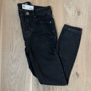 Black highwaisted jeans